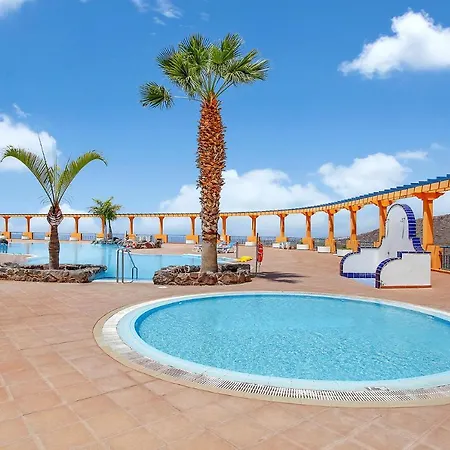 Confortable Big Apartment, Huge Terrace, Parking אדחה