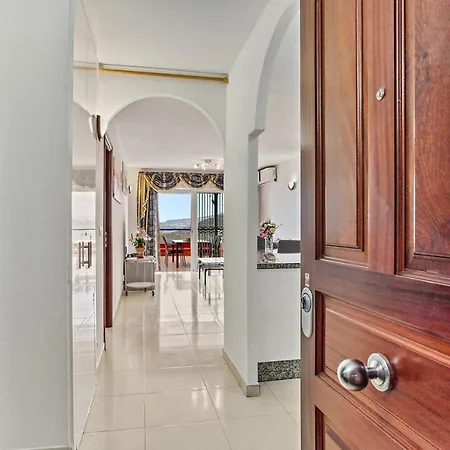 Incredible Sunset Apartment, Huge Terrace, Parking, Air C Lejlighed *