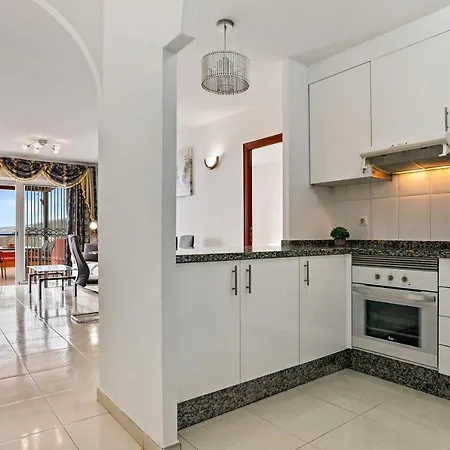 Incredible Sunset Apartment, Huge Terrace, Parking, Air C * 阿德耶