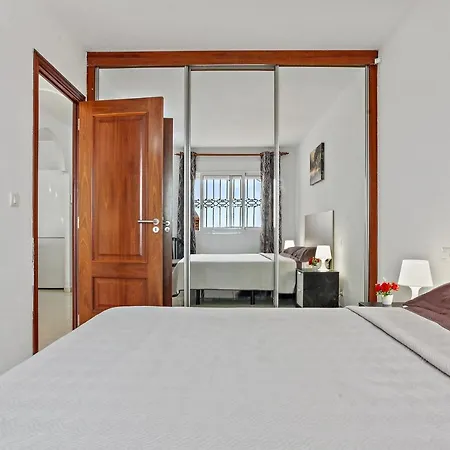 Incredible Sunset Apartment, Huge Terrace, Parking, Air C 公寓 阿德耶