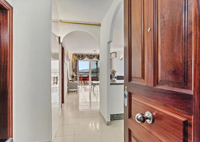 Incredible Sunset Apartment, Huge Terrace, Parking, Air C Apartment *